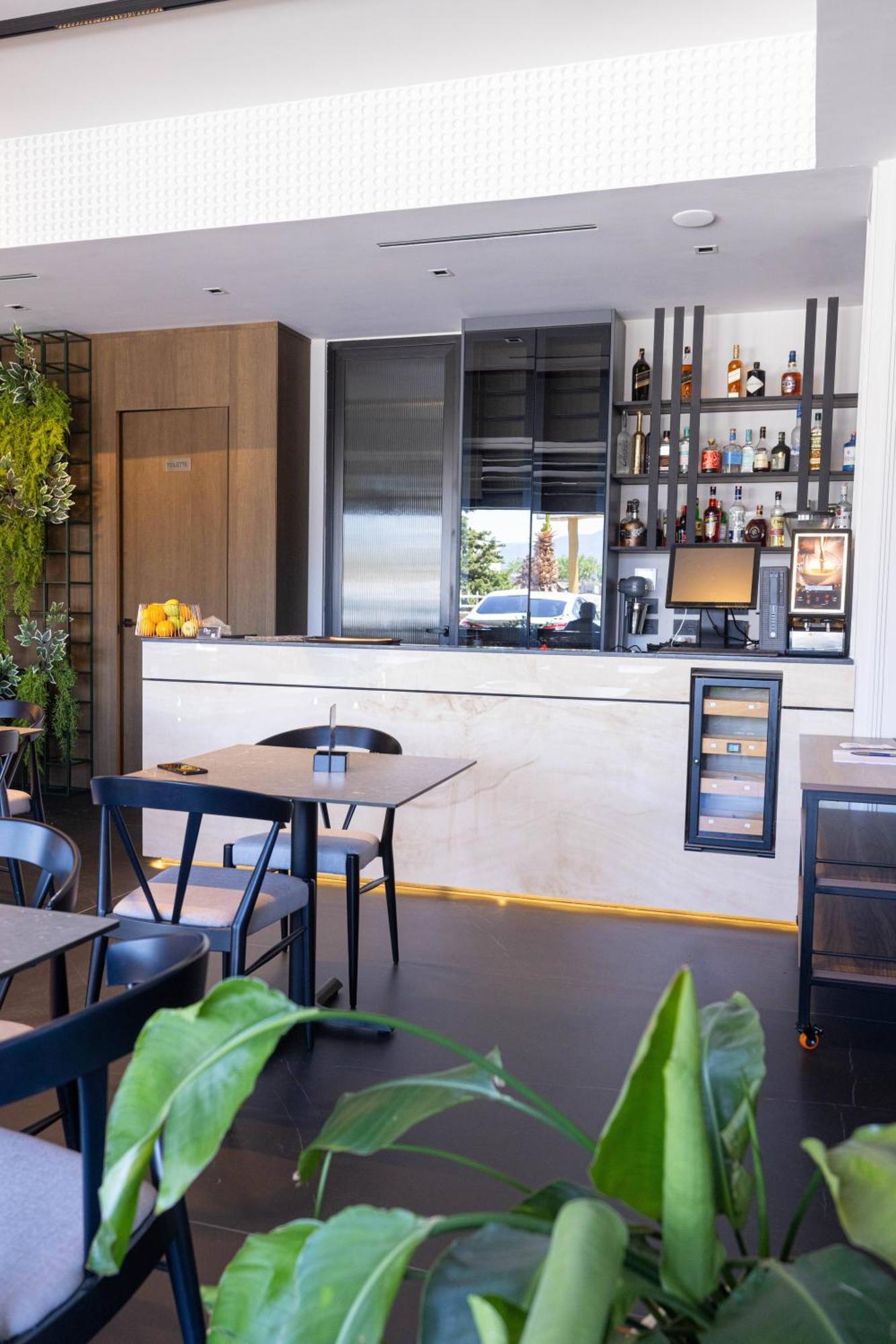 Diora'S Hotel And Apartments Vlorë Εξωτερικό φωτογραφία