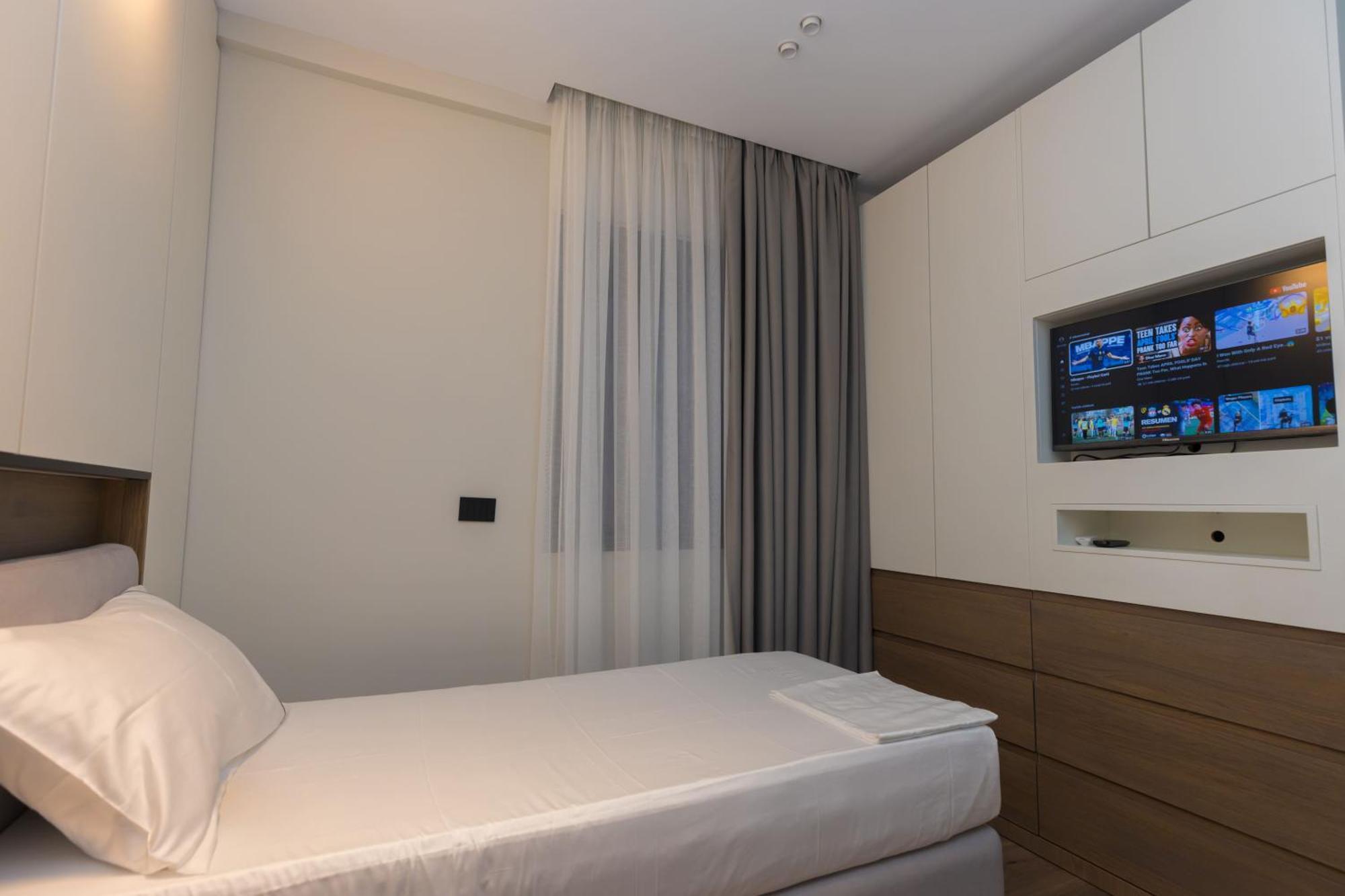 Diora'S Hotel And Apartments Vlorë Δωμάτιο φωτογραφία