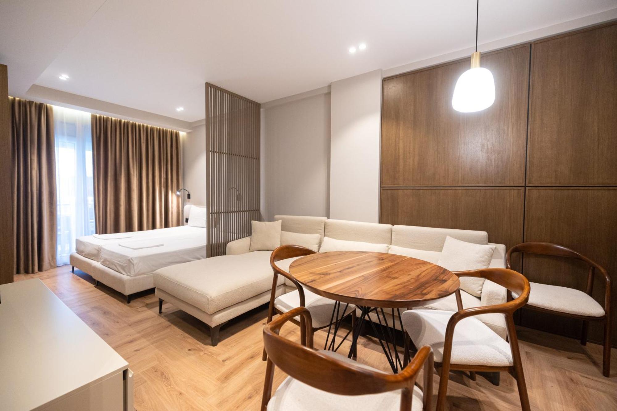Diora'S Hotel And Apartments Vlorë Δωμάτιο φωτογραφία