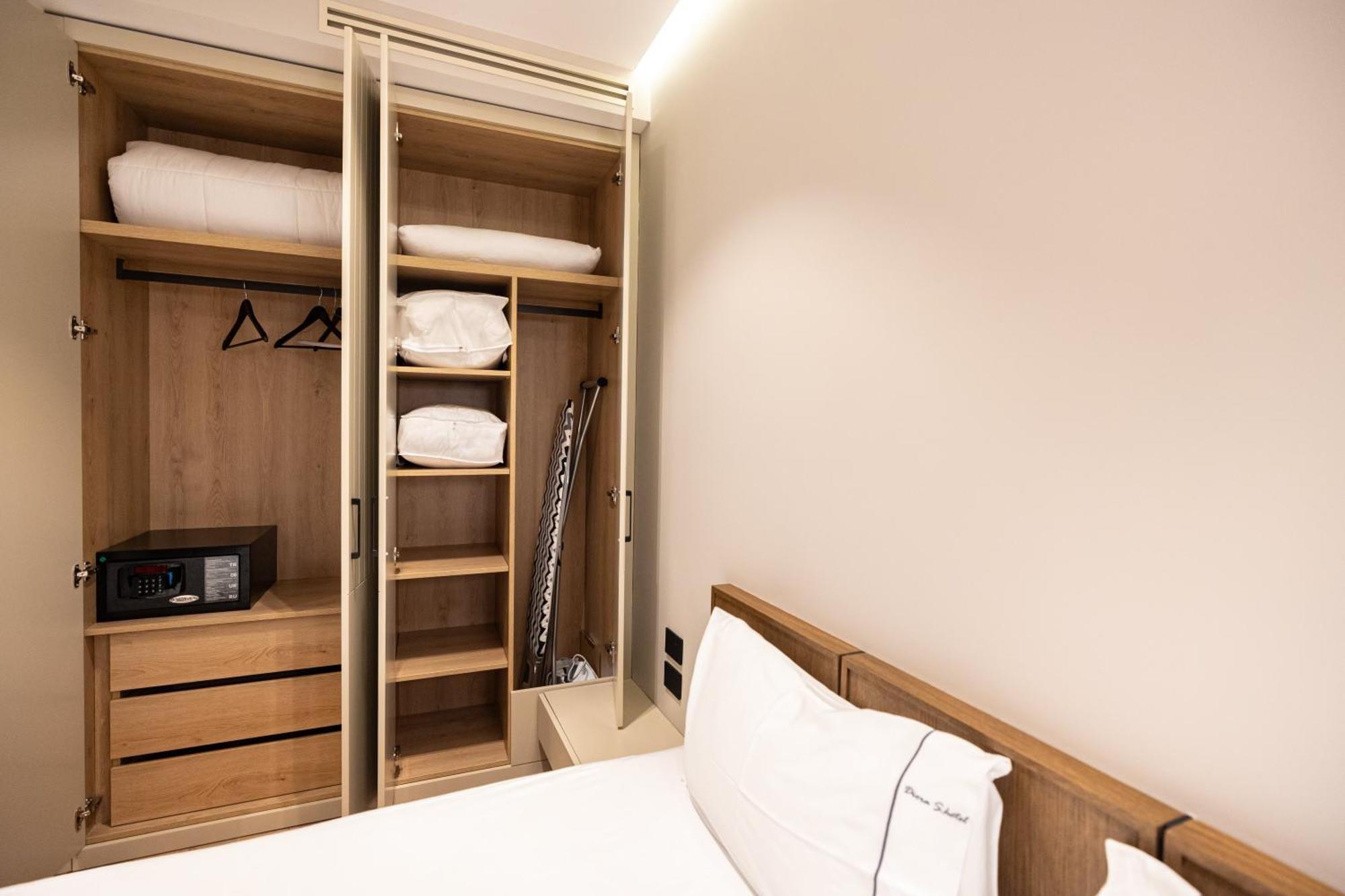 Diora'S Hotel And Apartments Vlorë Δωμάτιο φωτογραφία